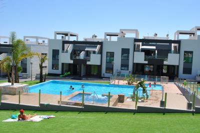 Bottenvåningslägenhet i Oasis Beach Punta Prima 8 Nº 039 on España Casas